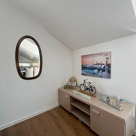 Americana Apartment *