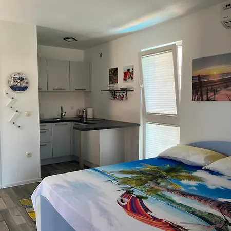 Americana Apartment *